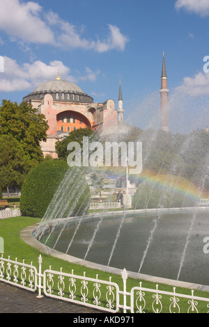 Hagia Sophia (537 n. Chr. vom byzantinischen Kaiser Justinian eingeweiht), Istanbul, Türkei Stockfoto