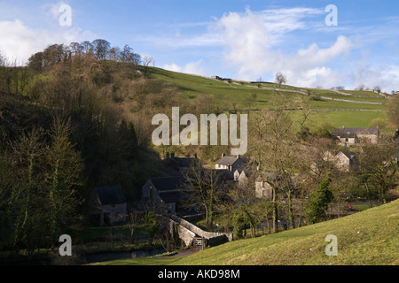 Milldale und die Viators Brücke, Dovedale, Peak District National Park, Staffordshire, England Stockfoto