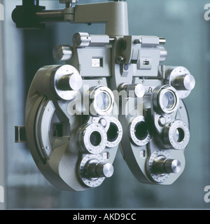 Optiker Optische Präzisionsinstrument zur Messung ein Sehvermögen von Personen mit Stockfoto