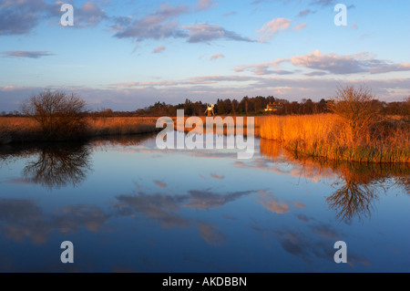 Wie in den Norfolk Broads an einem Wintermorgen Hill Stockfoto