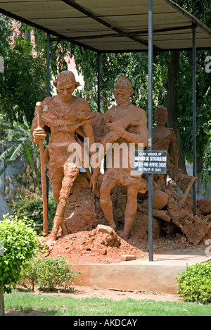 Tonmodell, Mahatma Gandhi führt den Dandi März 1930 darstellt. Gandhi Nationalmuseum. Raj Ghat. Neu-Delhi. Indien Stockfoto