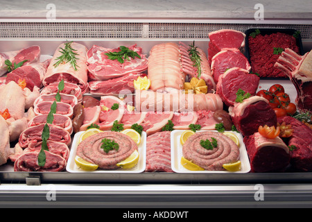Fleisch auf dem Display an einen Metzger-shop Stockfoto