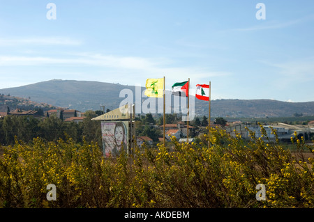 Fahnen der Libanon Palästina und der Hisbollah an der israelischen Grenze Stockfoto