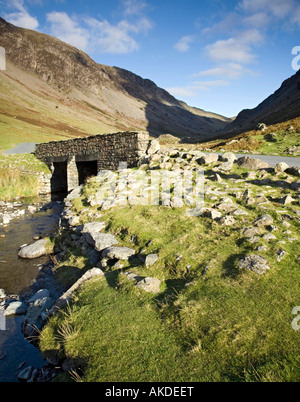 Stone Bridge Over Gatesgarthdale Beck Honister Pass Lake District National Park Cumbria Stockfoto