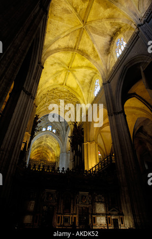 Spanien Andalusien Sevilla Kathedrale der Retrochor Altar und Chor Stockfoto