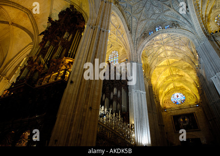 Kirchenorgel in der Kathedrale von Sevilla, Sevilla, Andalusien, Spanien. Stockfoto