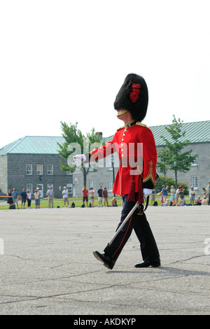 Das Royal 22e Regiment marschiert in die Citadelle von Quebec auf dem historischen Plai Stockfoto