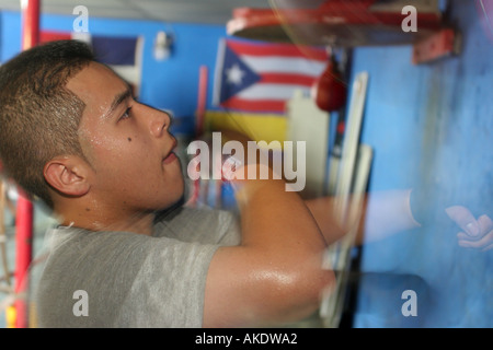 Miami Florida, Allapattah, Little Dominican Republic, Teo Cruz Boxing Gym, Boxsack, Hispanic Latin Latino ethnische Einwanderer Minderheit, Erwachsene A Stockfoto