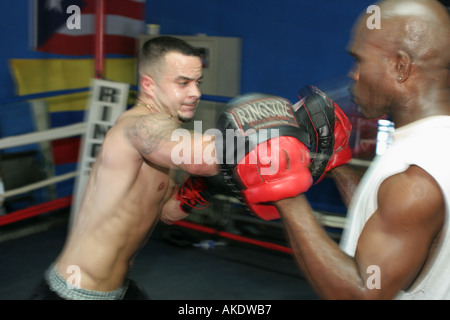 Miami Florida, Allapattah, Little Dominican Republic, Teo Cruz Boxing Gym, Black Blacks African Africans ethnische Minderheit, Erwachsene Erwachsene Männer Männer männlich, Trainer Stockfoto