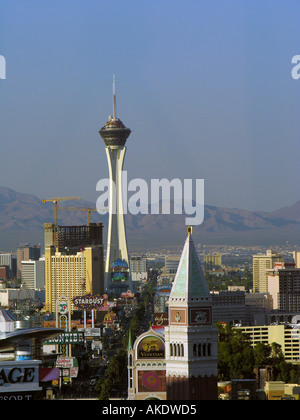 Las Vegas Strip Nevada Skyline Luftbild Neubau Las Vegas Strip Neubau Krane Hochhaus in der Nähe von Sky tower Stockfoto
