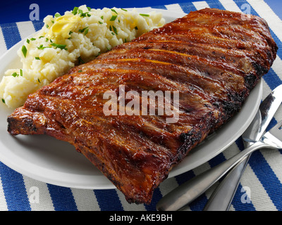 Eine ganze Rack mit amerikanischen Schweinefleisch Spareribs redaktionelle Essen Stockfoto