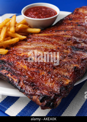 Eine ganze Rack mit amerikanischen Schweinefleisch Spareribs redaktionelle Essen Stockfoto