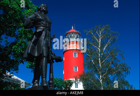 Kaliningrad, Baltijsk (Pillau), 1997 Errichtetes Denkmal von Zar Peter Dem Grossen Beim 32 m Hohen Leuchtturm (Majak), der 1813 Stockfoto