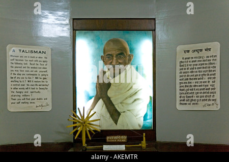 Mahatma Gandhi Malerei und Talisman Nachricht. Eingang zum Museum. Gandhi Nationalmuseum. Neu-Delhi. Indien Stockfoto