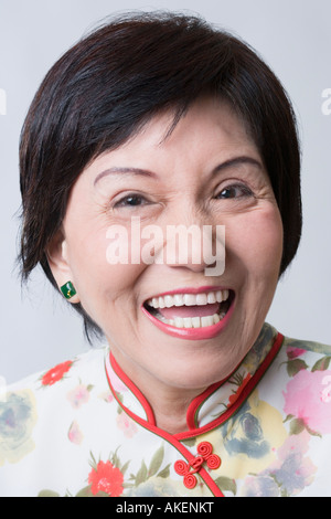 Portrait einer älteren Frau lachen Stockfoto