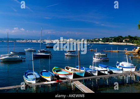 Frankreich, Cote d ' Azur, Antibes, Blick Über an einem der Westseite der Halbinsel Cap d Antibes Auf Juan-Les-Pins Stockfoto