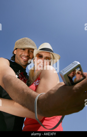 junges Paar mit Kamera Stockfoto