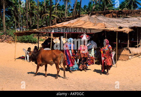 Indien, Goa, Bezirk Bardez, Anjuna, Fliegende Händler am Anjuna Beach Stockfoto