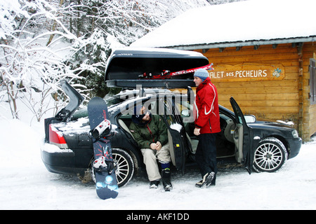 Laden das Auto immer bereit, gehen Sie Skifahren und Snowboarden in Morzine-Avoriaz Frankreich Stockfoto