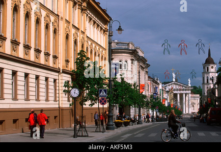 Vilnius, Blick Durch Die Hauptstrasse Gedimino Prospekt Auf sterben Erzbischöfliche Kathedrale Und Den Freistehenden anschließend Stockfoto