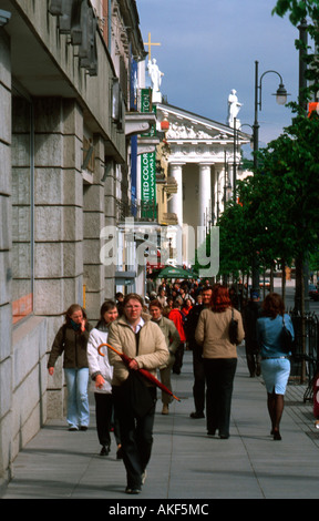 Osteuropa, Litauen, Vilnius, Blick Durch Die Hauptstrasse Gedimino Prospekt Auf sterben Erzbischöfliche Kathedrale Stockfoto