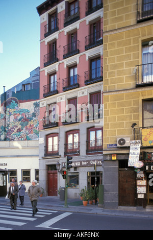 Gebäude in Plaza de Puerta Cerrada, Madrid, Spanien Stockfoto