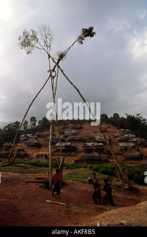 Kinder-Schaukel in Akha Bergdorf Laos in Südostasien Stockfoto