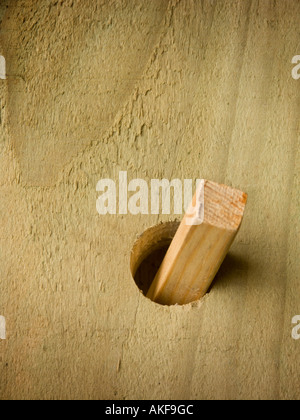 Ein Square Peg In eine Runde Bohrung Stockfoto