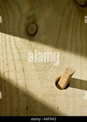 Ein Square Peg In eine Runde Bohrung Stockfoto