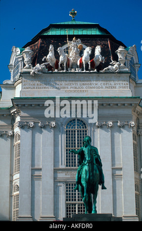 Denkmal von Kaiser Josef II., von Franz Otto Zauner aus Dem Jahr 1806 Vor der 1723-26 von j.e. Fischer von Erlach Erbauten Nation Stockfoto
