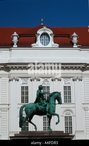 Denkmal von Kaiser Josef II., von Franz Otto Zauner aus Dem Jahr 1806 Vor der 1723-26 von j.e. Fischer von Erlach Erbauten Nation Stockfoto