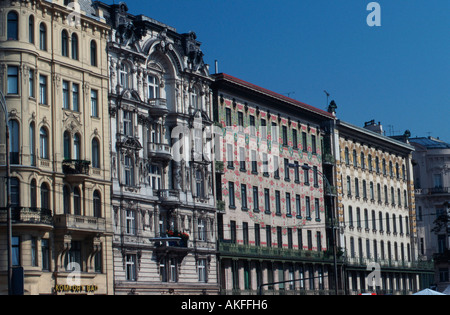 Wien VI., Linke Wienzeile, Wohnhäuser Nr. 44, 42, "Majolikahaus" Nr. 40 Und Wohnhaus Nr. 38 (Letztere 1898-99 von Otto Wagner) Stockfoto