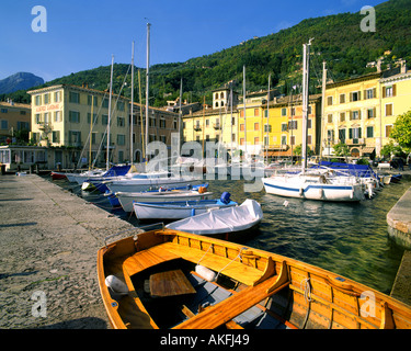 ES - Gardasee: Hafen von Gargnano Stockfoto