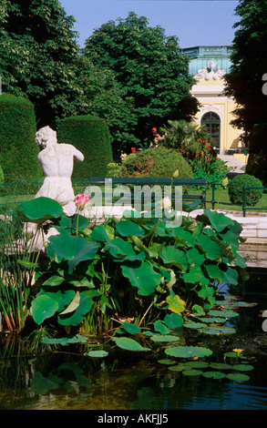 Österreich, Wien XIII, Schönbrunn, Teich Im Schlosspark, der übrigens. Kaiserliche Frühstückspavillon Stockfoto