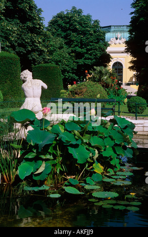 Österreich, Wien XIII, Schönbrunn, Teich Im Schlosspark, Im Hintergrund Das Schloss Stockfoto