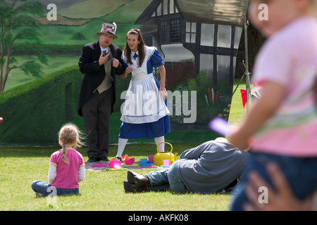 im freien Anschluss Produktion von Alice im Wunderland Beeston Cheshire uk 2005 Stockfoto