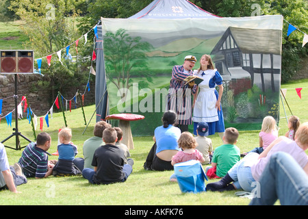 im freien Anschluss Produktion von Alice im Wunderland Beeston Cheshire uk 2005 Stockfoto