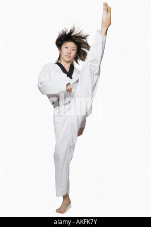 Junge Frau üben treten Stockfoto