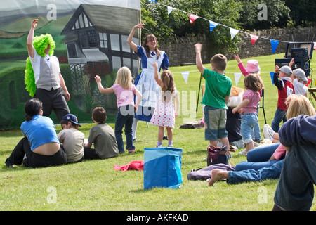 im freien Anschluss Produktion von Alice im Wunderland Beeston Cheshire uk 2005 Stockfoto