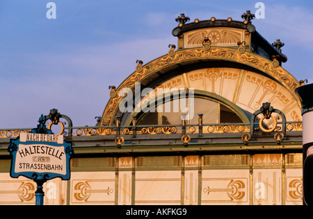 U-Bahn-Pavillon von Otto Wagner bin Karlsplatz Stockfoto