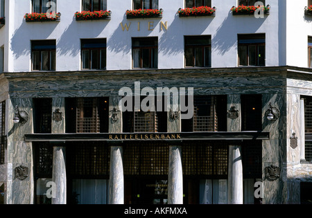 Wien 1, Michaelerplatz, (Haus Ohne Augenbrauen), Gebaut 1910/11 von Adolf Loos, Heute Eine Raiffeisenkasse Stockfoto