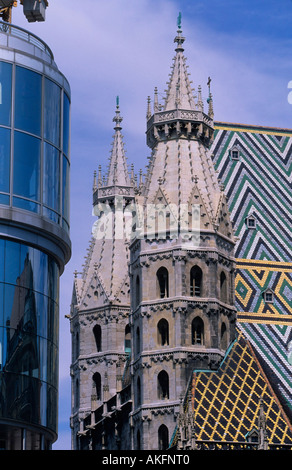 Österreich, Wien, Stephansplatz, Heidentürme Vom Stephansdom Mit von Hans Hollein Entworfenem Haas-Haus Stockfoto