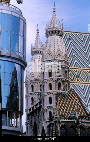 Österreich, Wien, Stephansplatz, Heidentürme Vom Stephansdom Mit von Hans Hollein Entworfenem Haas-Haus Stockfoto