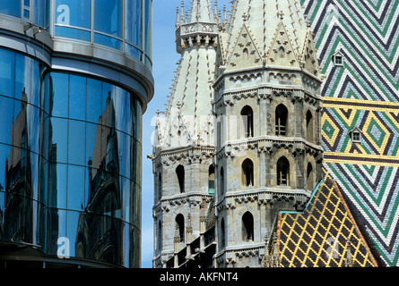 Österreich, Wien, Stephansplatz, Heidentürme Vom Stephansdom Mit von Hans Hollein Entworfenem Haas-Haus Stockfoto