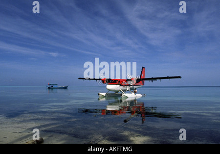 Wasserflugzeug Landung in der Lagune. Meerufenfushi Insel, Nord Male Atoll, Malediven. Stockfoto