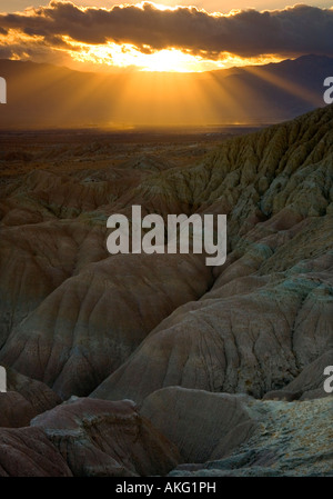 Sunburst bei Sonnenuntergang über die Badlands Anza Borrego Desert State Park Borrego Springs San Diego County Kalifornien Vereinigte Staaten Stockfoto