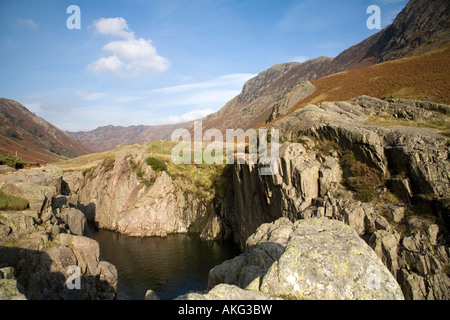 Wilde und schroffe Schönheit der Langstrath Tal Borrowdale in den Lake District National Park Cumbria Stockfoto