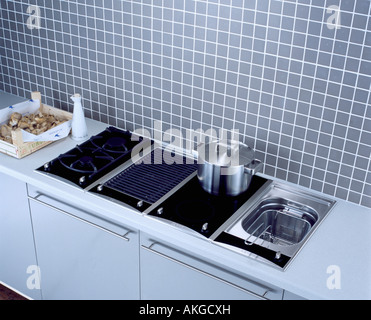 Nahaufnahme von Gas und Halogen-Kochfelder mit Baujahr Chip Friteuse Stockfoto
