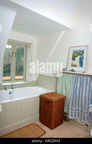 DAS BAD VON EINEM HOLZ GERAHMT HAUS GLOUCESTERSHIRE UK Stockfoto