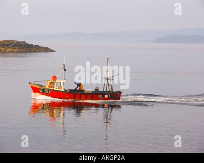 Roten Fischerboot am Loch Fyne Argyll, Schottland Stockfoto